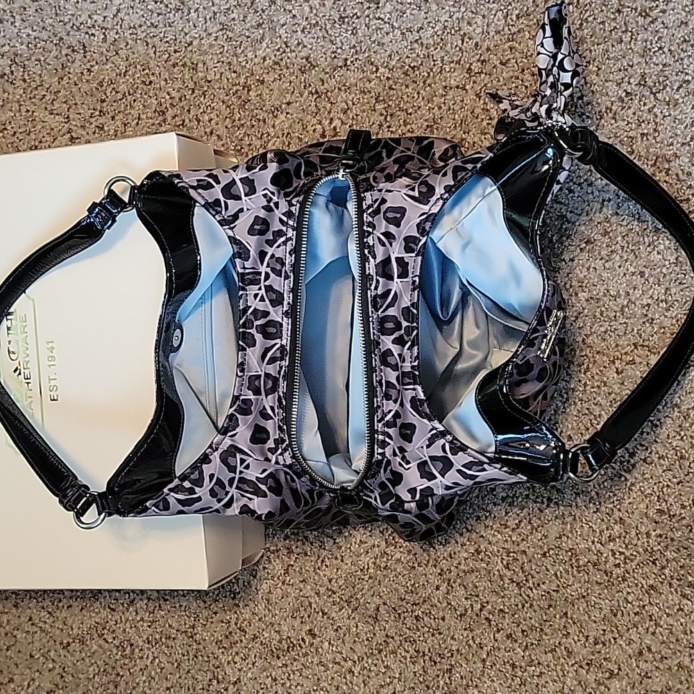 Coach purse with box - Picture 4 of 4